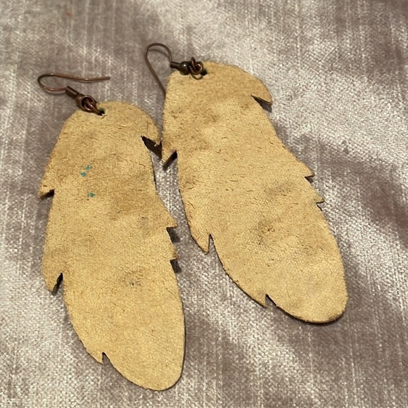 Southwest Style Leather Earrings - Picture 4 of 5